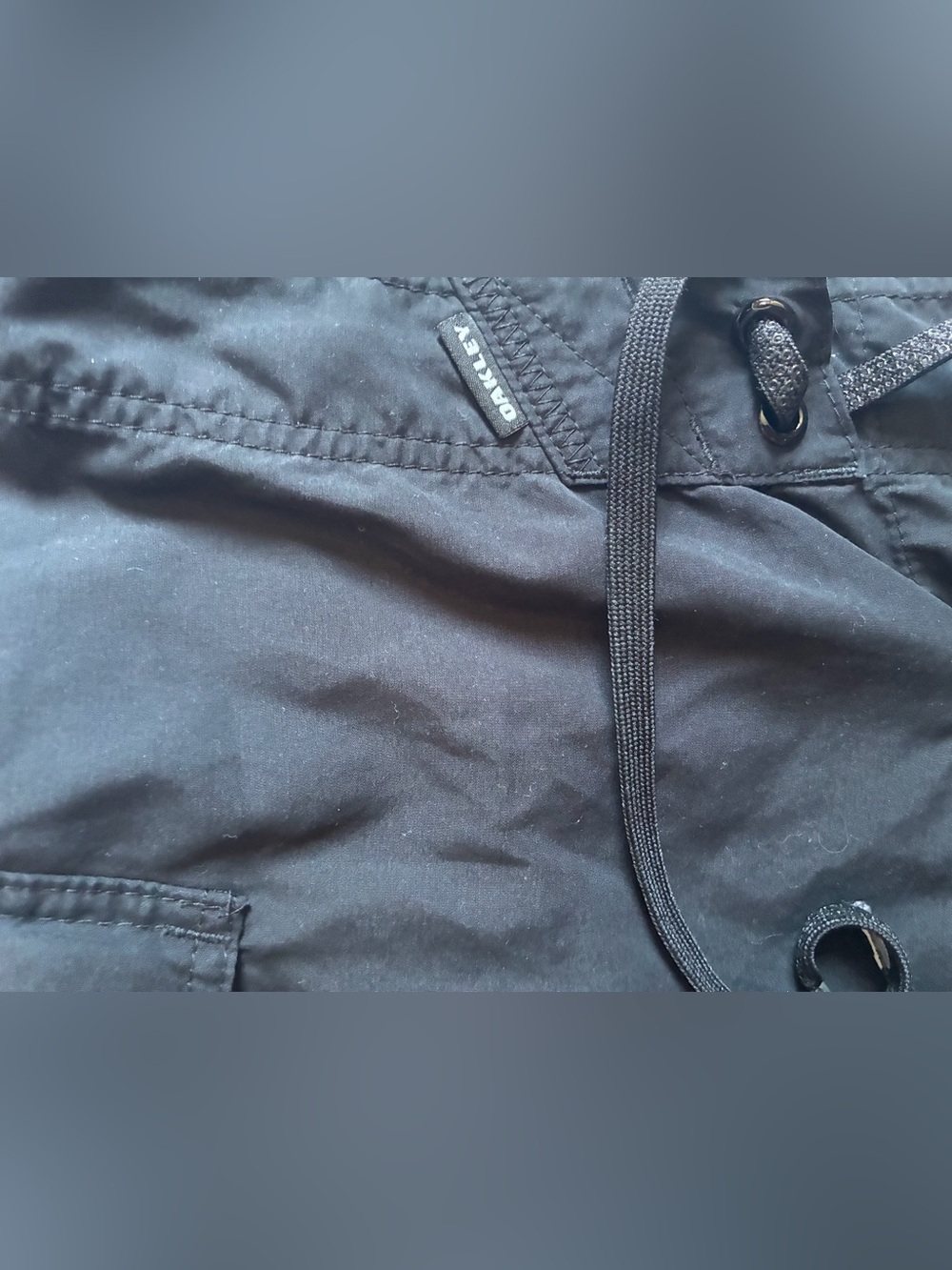 Y2K Men's Black Oakley Drawstring Cargo Swim Shorts - Size 30 - Picture 2 of 6